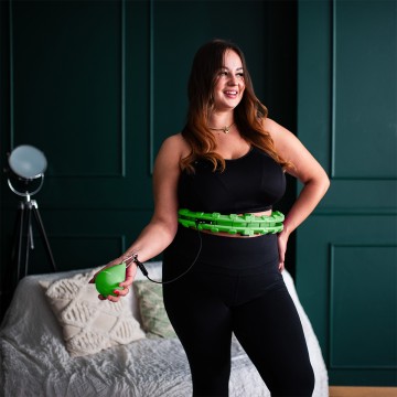 HHW12 PLUS SIZE HULA HOP GREEN Z WYPUSTKAMI I OBCIĄŻNIKIEM HMS